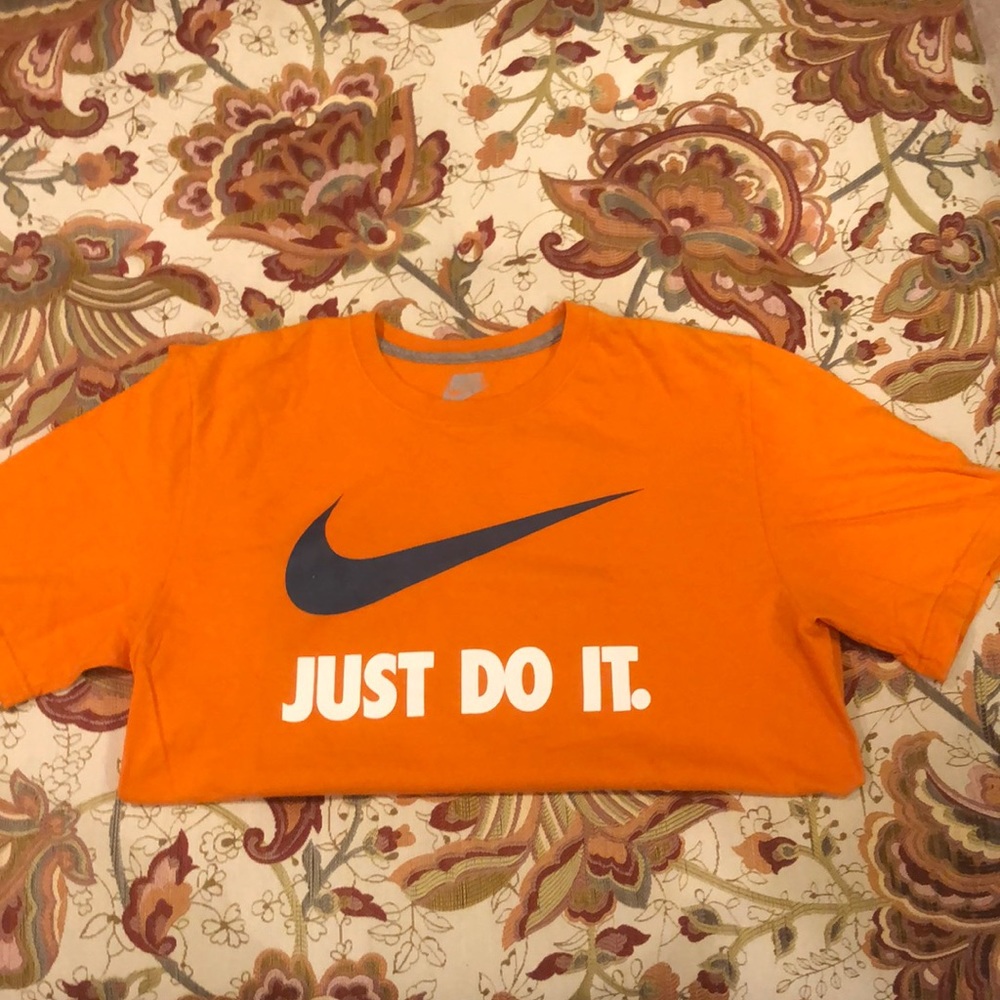 Nike T-Shirt Size L